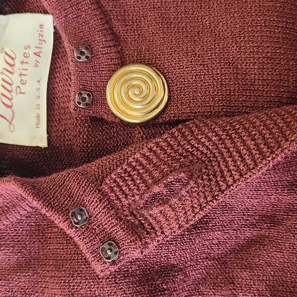 LAURA PETITE BY ALYZIA 2PC  SKIRT AND BOTTON DOWN SWEATER BURGUNDY SIZE 8 - Picture 9 of 12